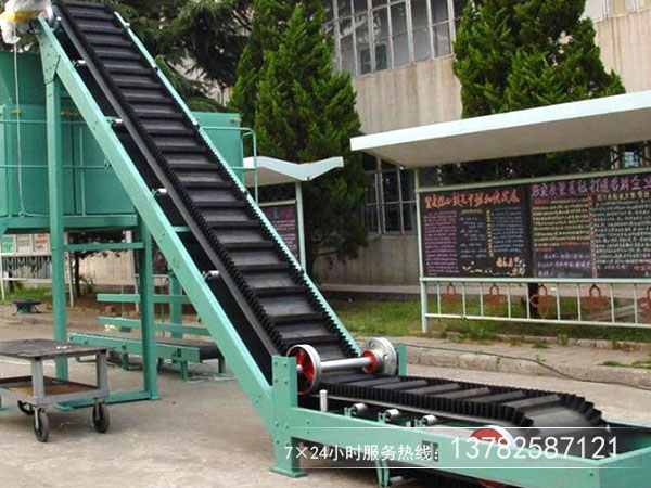 大傾角皮帶輸送機(jī) 大傾角皮帶輸送機(jī)