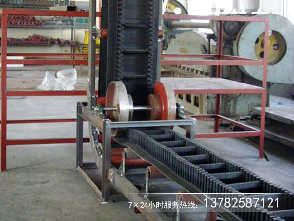 大傾角皮帶輸送機(jī) 大傾角皮帶輸送機(jī)