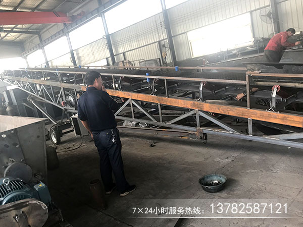 移動(dòng)皮帶機(jī)選擇什么樣的張緊裝置好用！