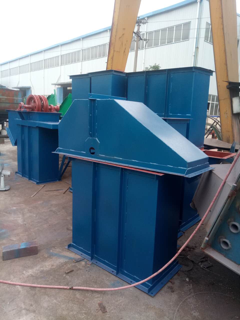 斗式提升機(jī)的外殼起到什么作用!(斗式提升機(jī)外文文獻(xiàn)) 斗式提升機(jī)的外殼起到什么作用!(斗式提升機(jī)外文文獻(xiàn))