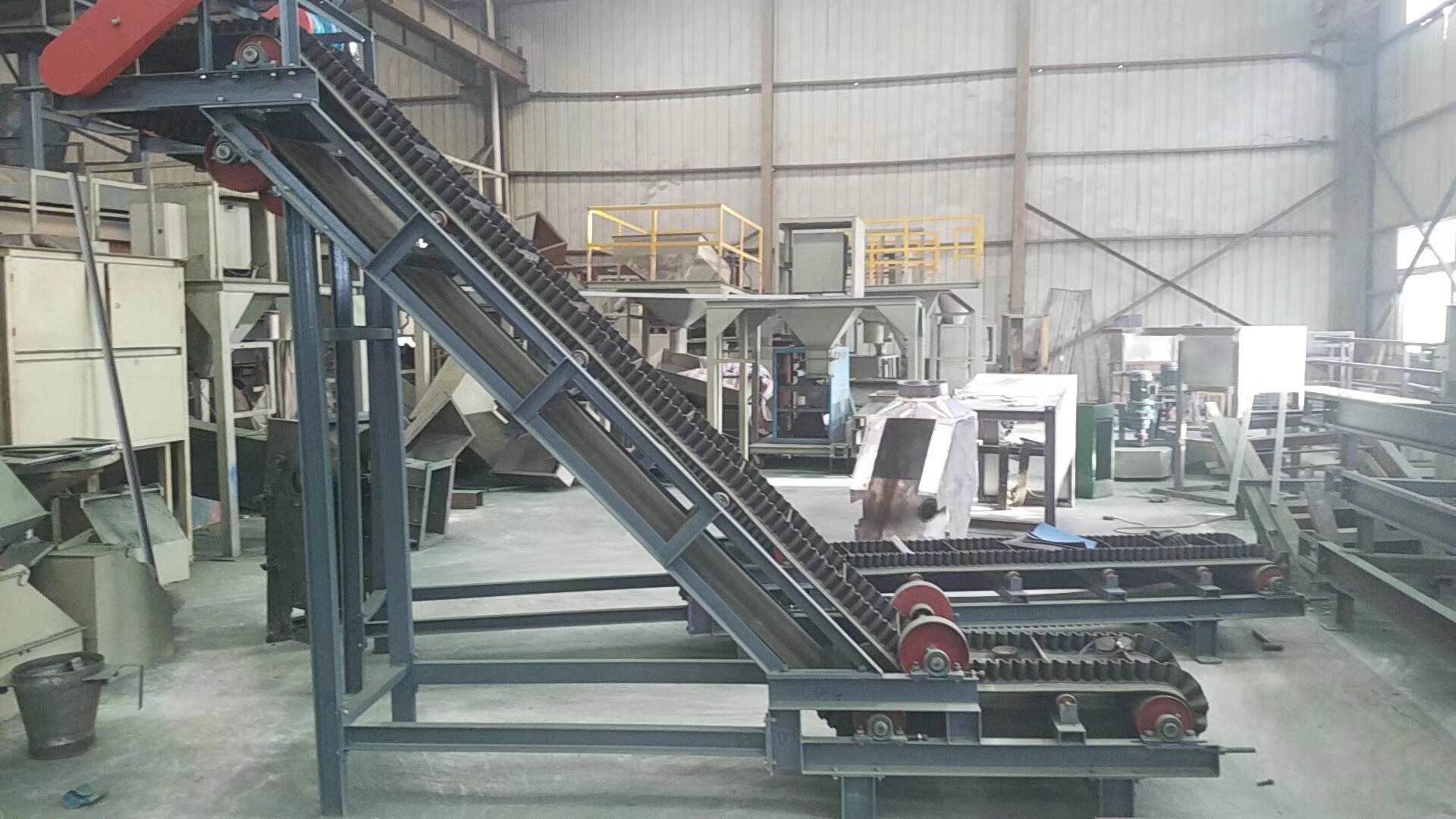 大傾角波狀擋邊帶式輸送機(jī)的結(jié)構(gòu)、安裝和調(diào)整(大傾角波狀擋邊輸送機(jī) 標(biāo)準(zhǔn))