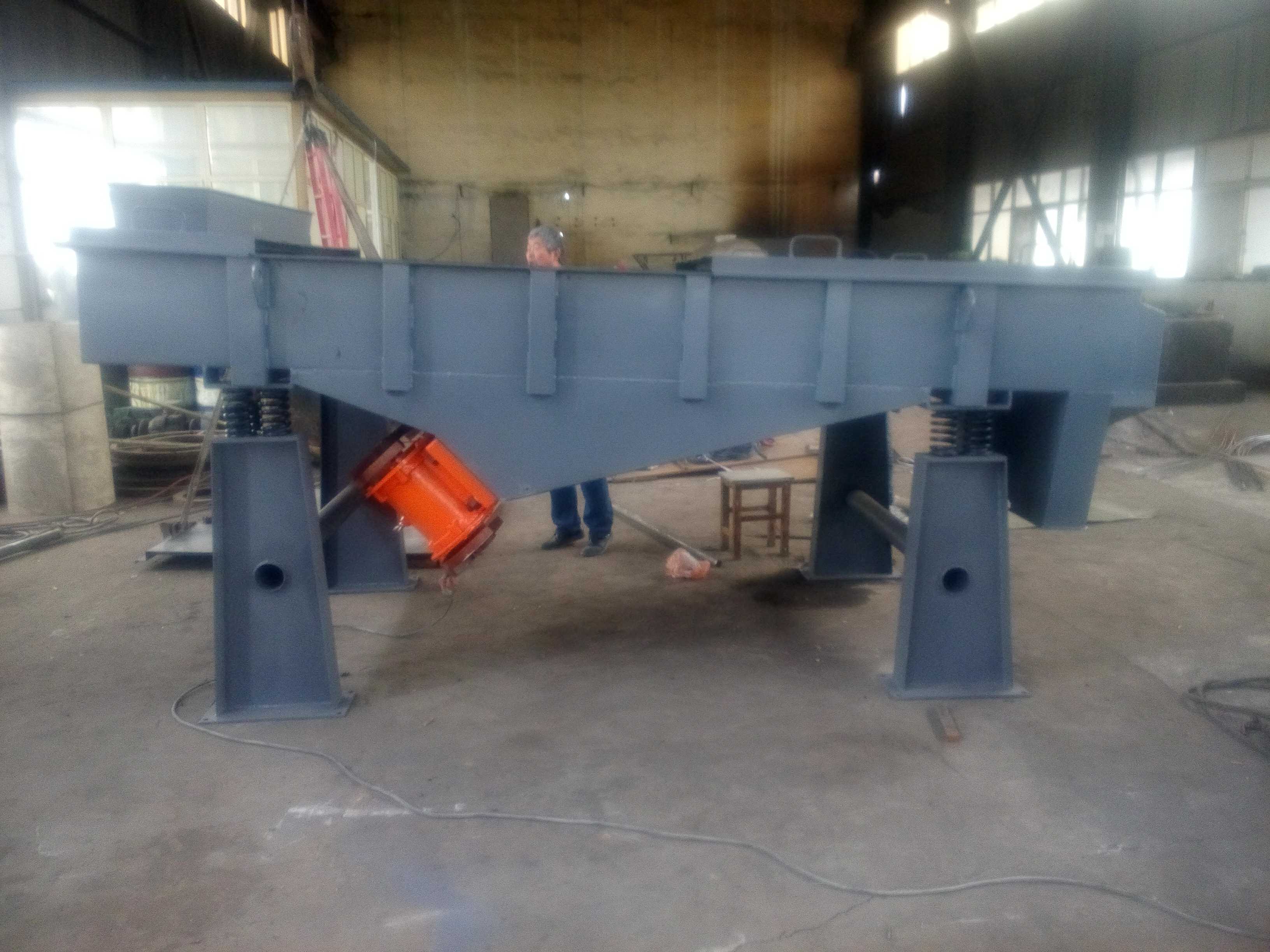 拉網(wǎng)式直線振動(dòng)篩詳細(xì)技術(shù)參數(shù)及圖紙 拉網(wǎng)式直線振動(dòng)篩詳細(xì)技術(shù)參數(shù)及圖紙