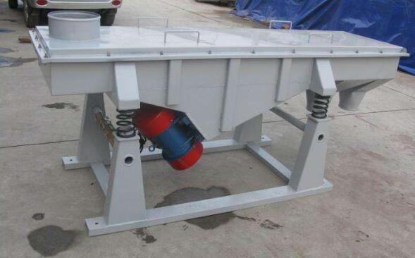 方形振動(dòng)篩在使用時(shí)需要注意什么方面呢？